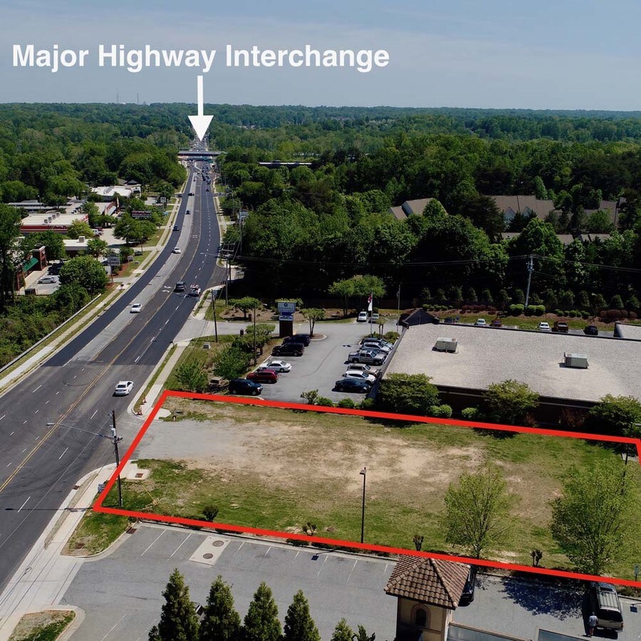 3925 Battleground Ave, Greensboro, NC 27410