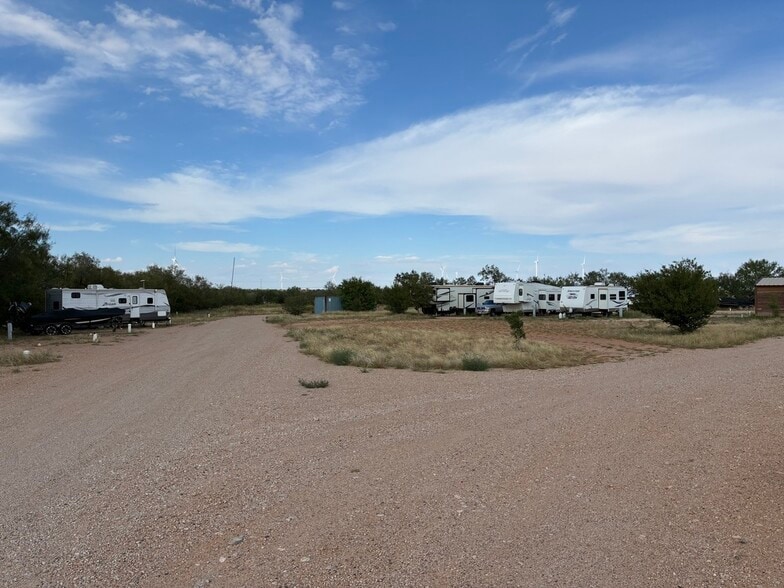 Two Park Portfolio- IRA TX portfolio of 2 properties for sale on LoopNet.com - Building Photo - Image 3 of 5