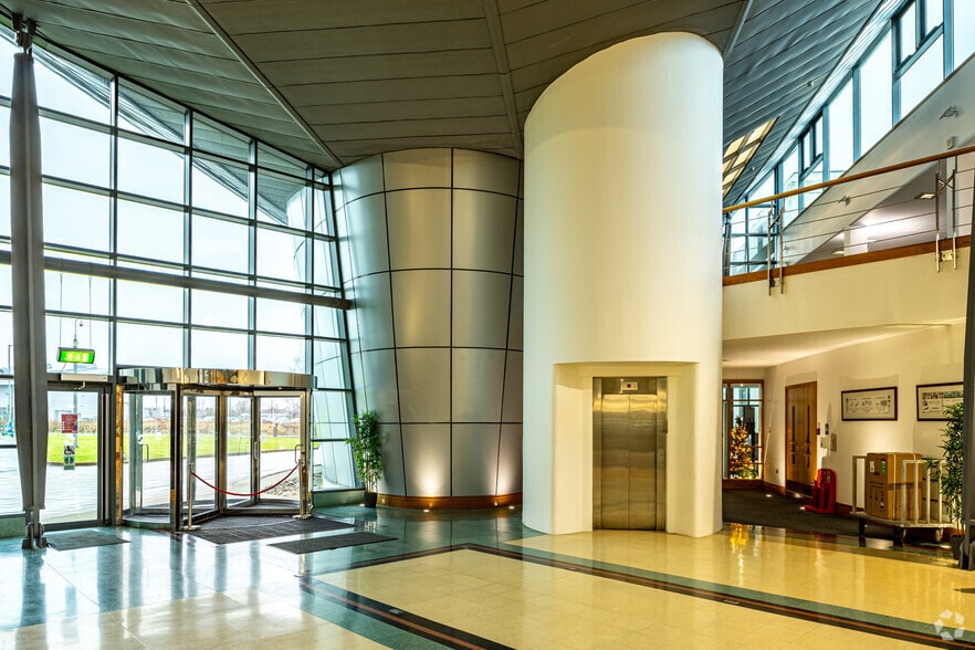 Greenock Rd, Inchinnan for lease - Lobby - Image 3 of 23