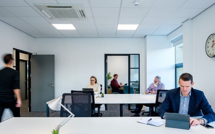 Edward Ct, Altrincham for lease Interior Photo- Image 1 of 2