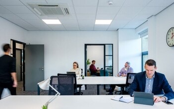 Edward Ct, Altrincham for lease Interior Photo- Image 1 of 2