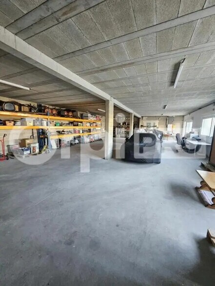 Flex in Tinqueux for lease - Interior Photo - Image 3 of 6
