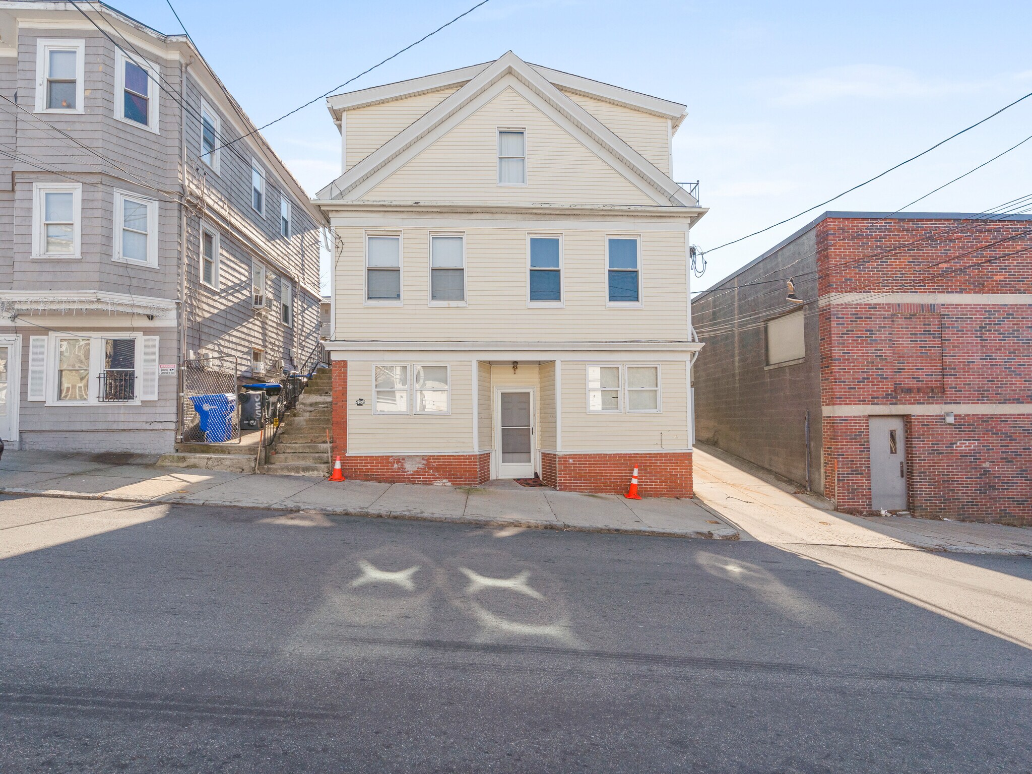 552 Union Ave, Providence, RI for sale Primary Photo- Image 1 of 1