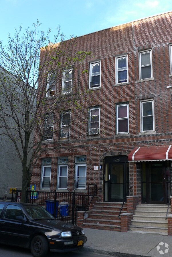 1425 Noble Ave, Bronx, NY 10472