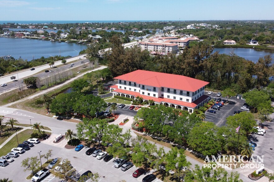 901 Venetia Bay Blvd, Venice, FL for lease - Building Photo - Image 2 of 14