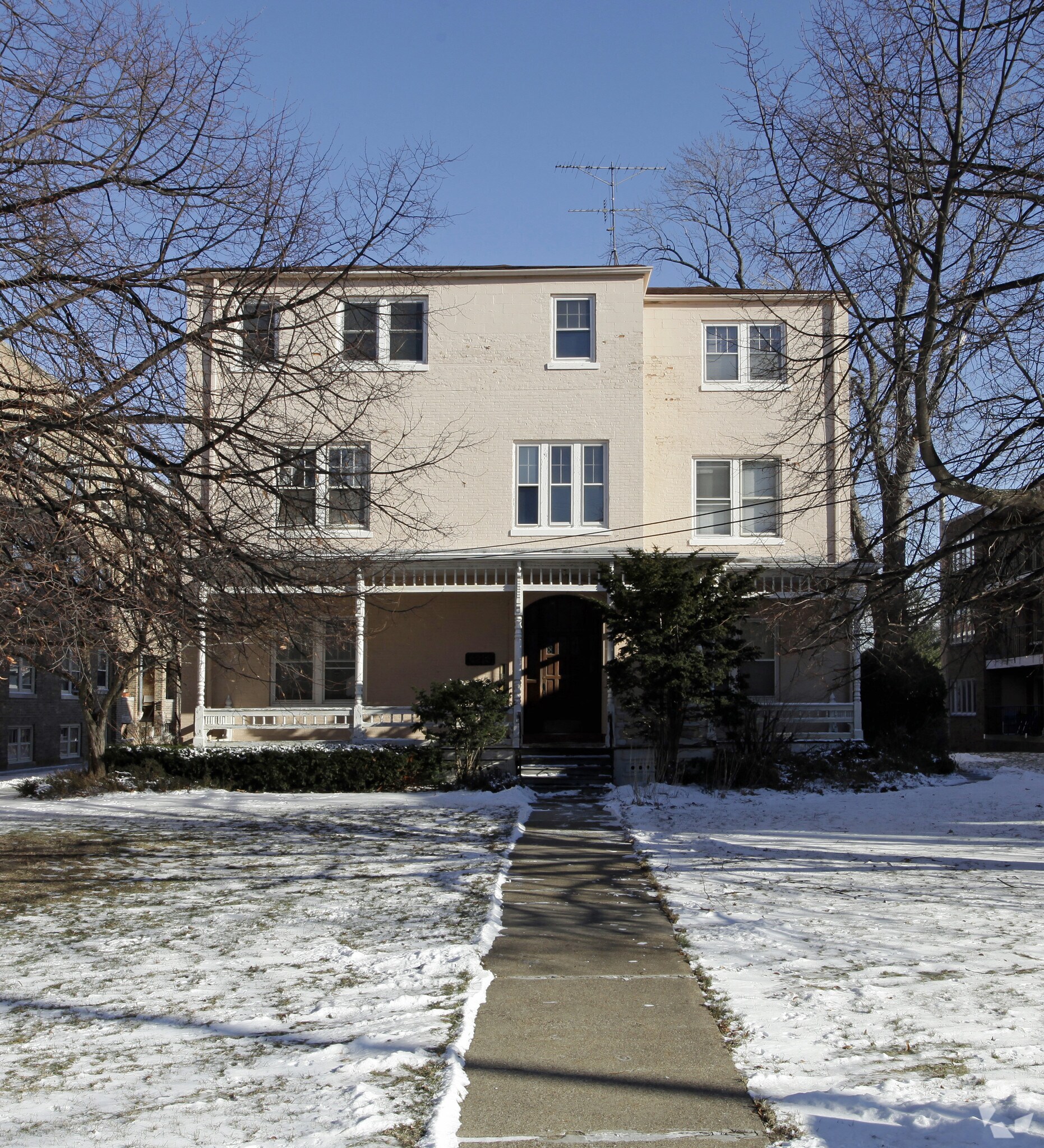 6215-6217 7th Ave, Kenosha, WI for sale Primary Photo- Image 1 of 1