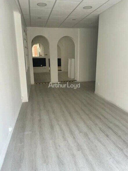 Retail in Reims for lease - Interior Photo - Image 1 of 4