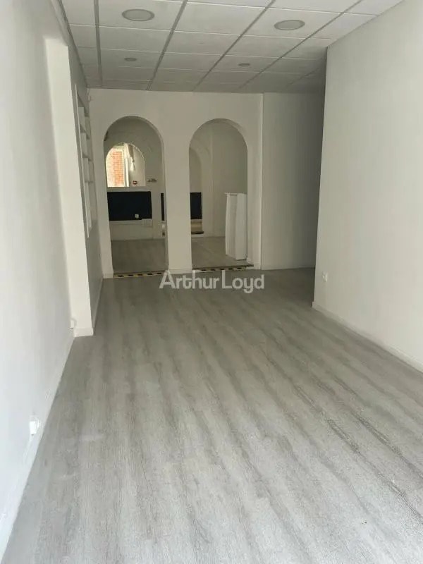 Retail in Reims for lease Interior Photo- Image 1 of 5