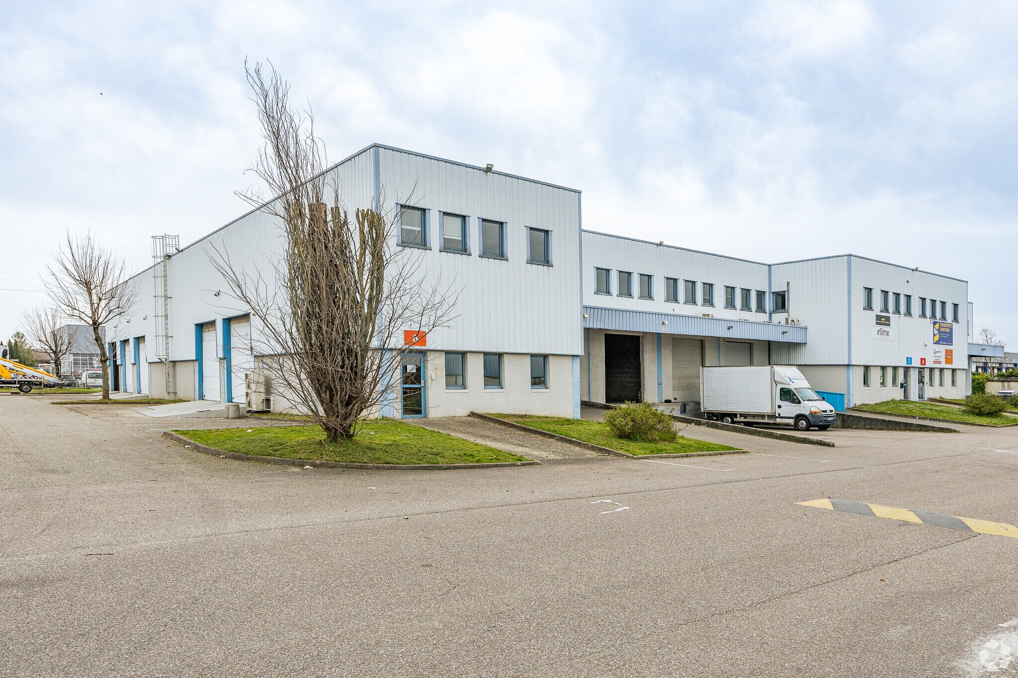 Flex in Genas for lease Primary Photo- Image 1 of 4