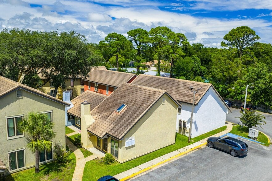 151 Mary Esther Blvd, Mary Esther, FL for lease - Building Photo - Image 1 of 10