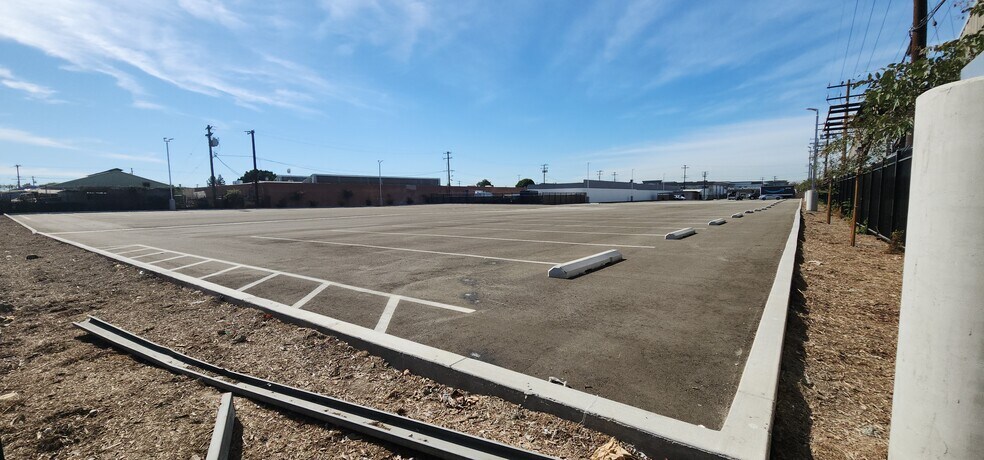 12122 Woodruff Ave, Downey, CA for lease - Building Photo - Image 3 of 11