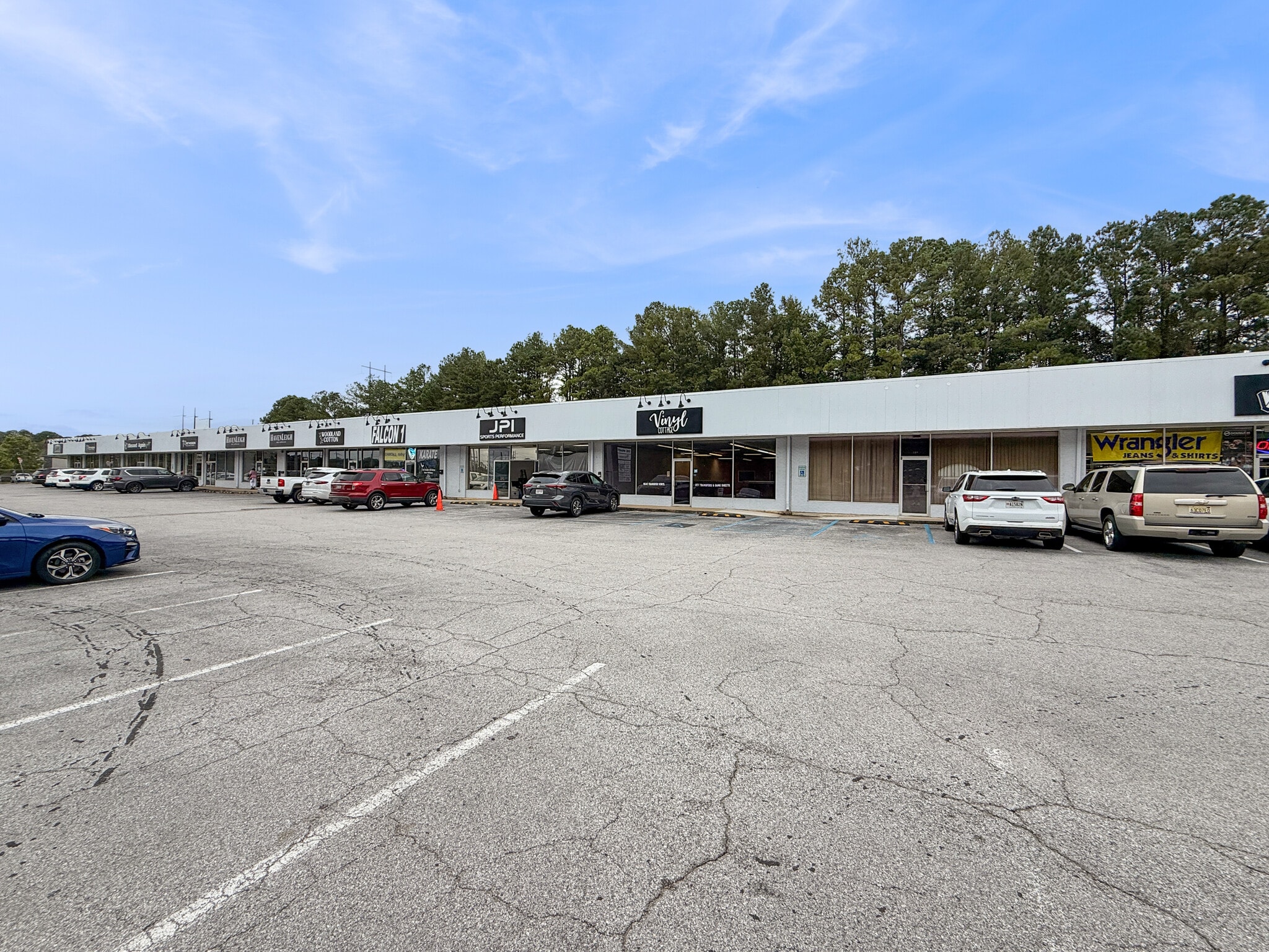 200-240 McFarland Blvd, Northport, AL for lease Building Photo- Image 1 of 13