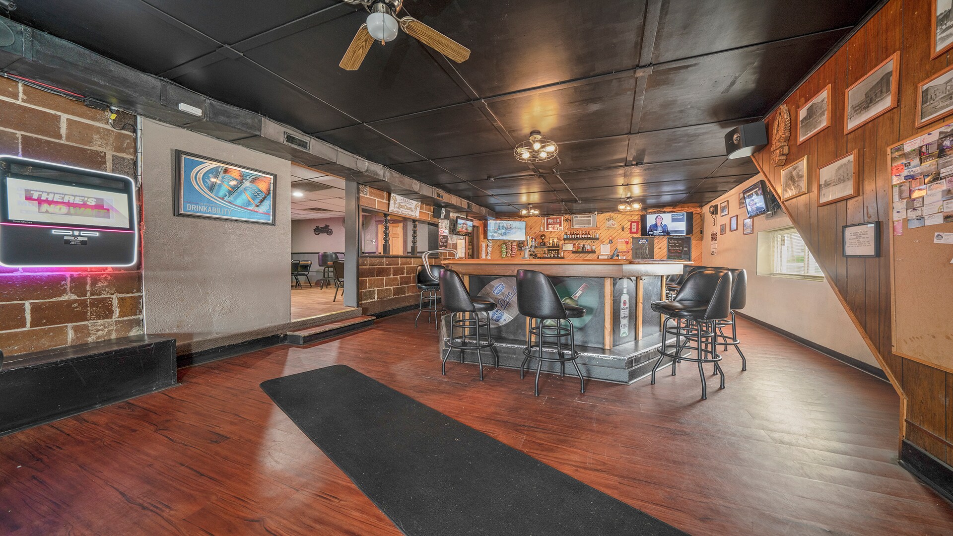 504 N Stanton St, Davis, IL 61019 The Real McCoy's