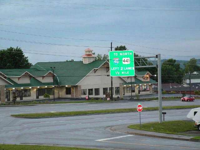 725 Parkway, Sevierville, TN for lease Building Photo- Image 1 of 9