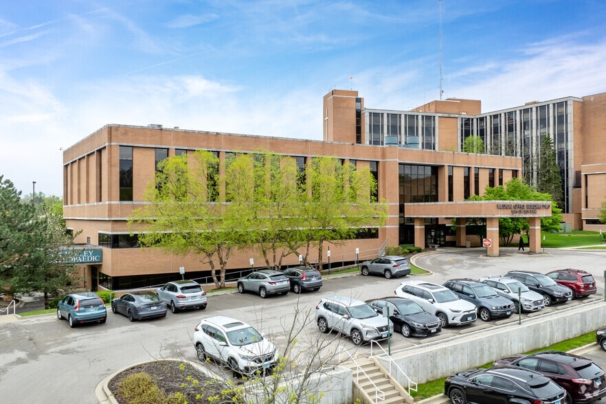 87 N Airlite St, Elgin, IL for lease - Building Photo - Image 2 of 7