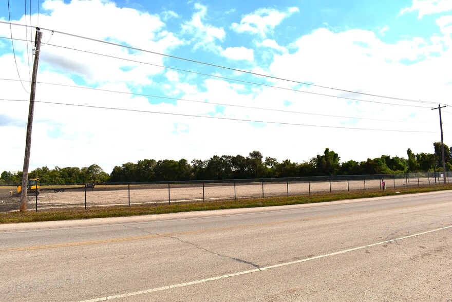 8911 FM 524 Rd, Sweeny, TX for lease - Building Photo - Image 3 of 20
