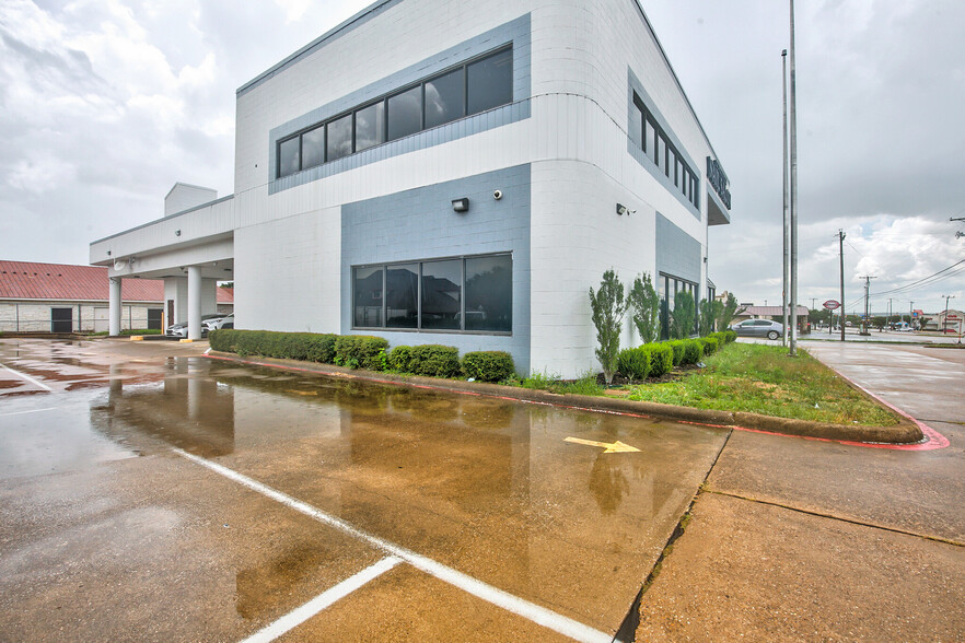 220 S Cedar Ridge Dr, Duncanville, TX for sale - Building Photo - Image 1 of 1