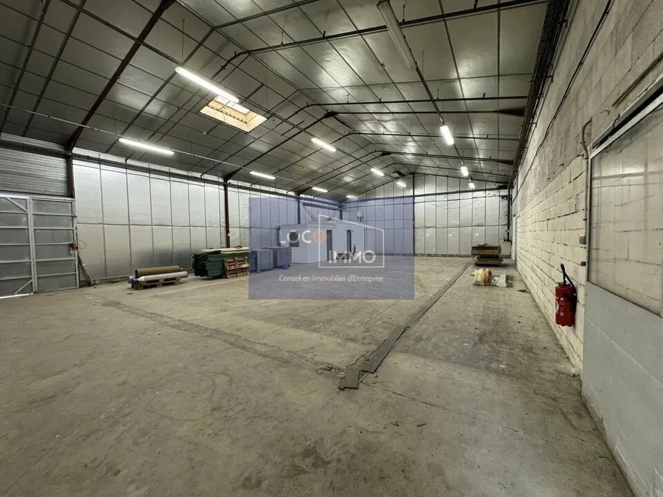 Industrial in VILLENAVE-D'ORNON for lease Interior Photo- Image 1 of 7