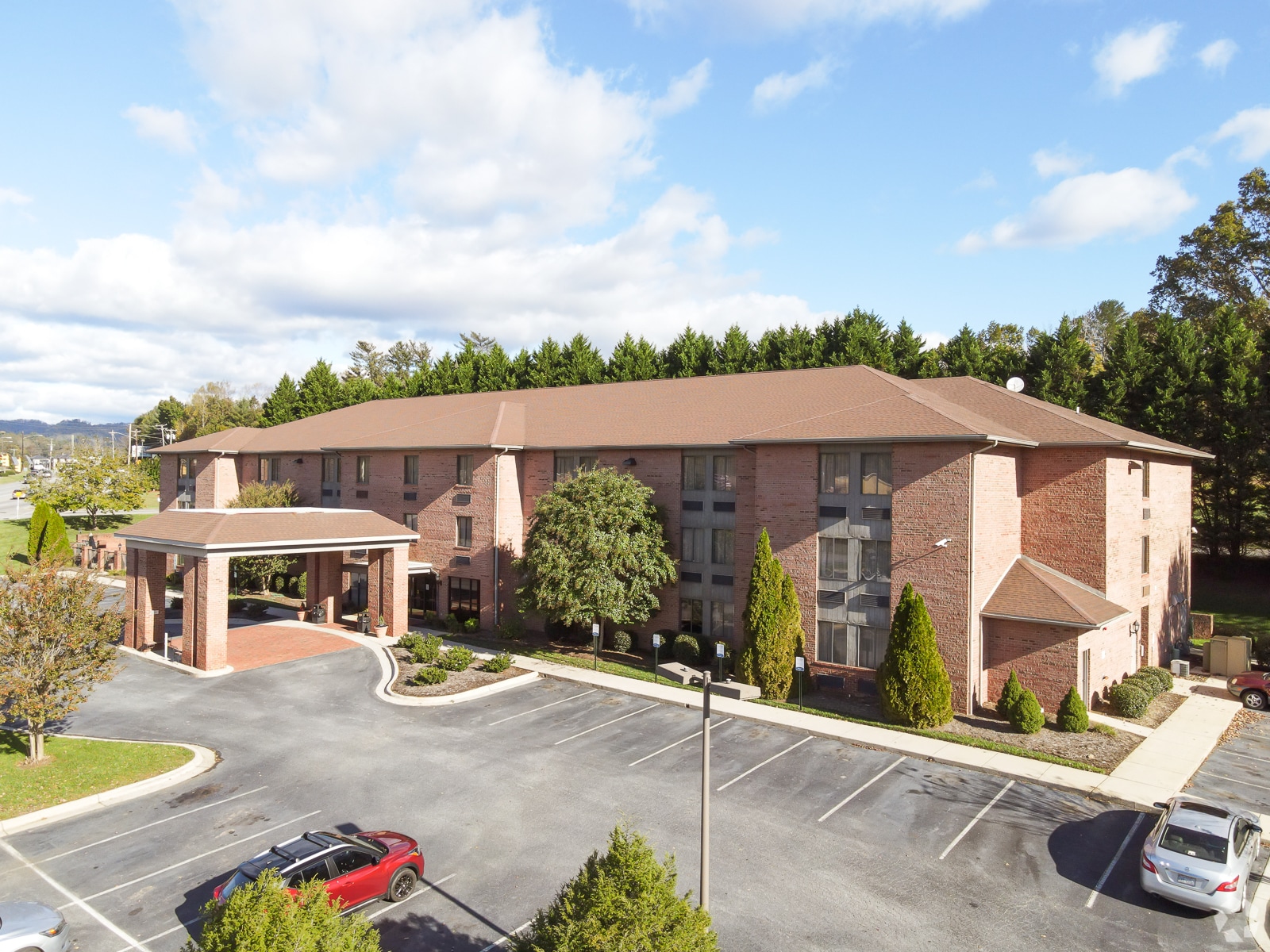 970 Blowing Rock Blvd, Lenoir, NC for sale Primary Photo- Image 1 of 6