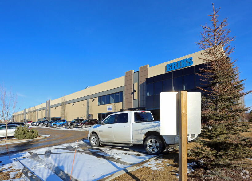 9704-9748 12 Ave SW, Edmonton, AB for lease - Primary Photo - Image 1 of 4