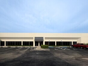 5801-5821 N Andrews Way, Fort Lauderdale, FL for lease Building Photo- Image 2 of 39