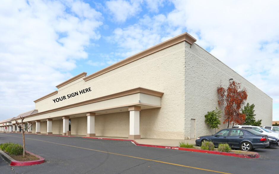 5646 N Blackstone Ave, Fresno, CA for lease - Building Photo - Image 2 of 9