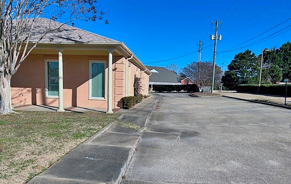 316 St Lukes Dr, Montgomery, AL for sale - Building Photo - Image 2 of 16