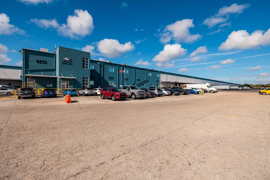 6100-6284 McIntosh Rd, Sarasota, FL for lease - Building Photo - Image 3 of 5