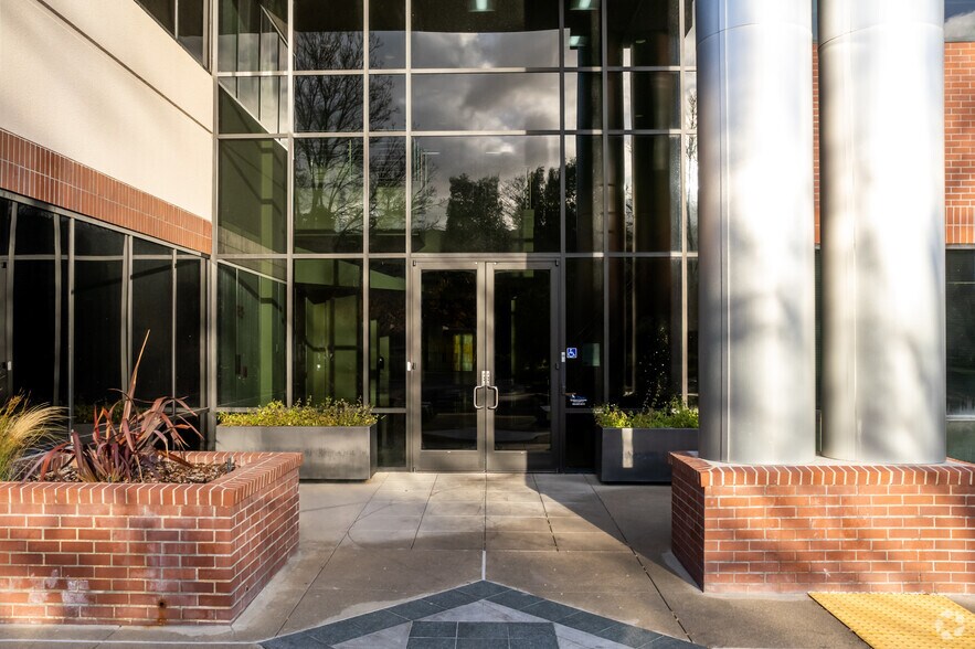 7180 Koll Center Pky, Pleasanton, CA for lease - Building Photo - Image 3 of 6