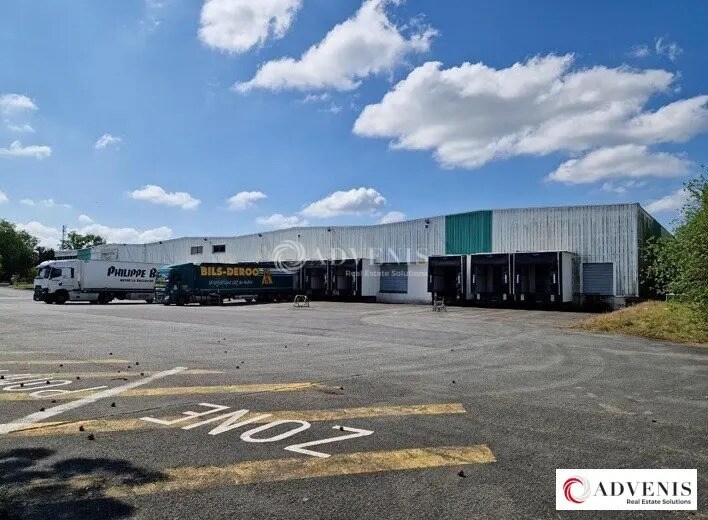 Industrial in Seclin for lease - Building Photo - Image 1 of 3