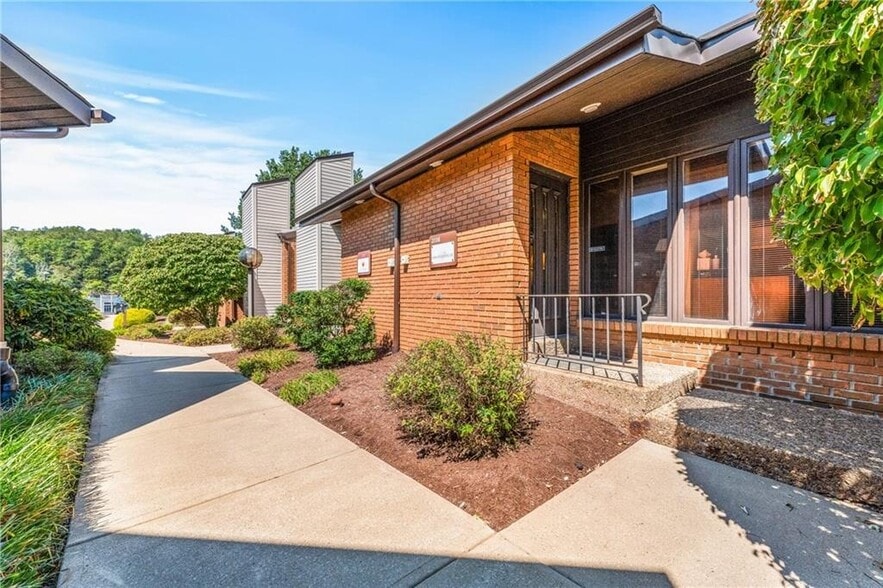 2006-2007 Kinvara Dr, Pittsburgh, PA for sale - Building Photo - Image 2 of 6