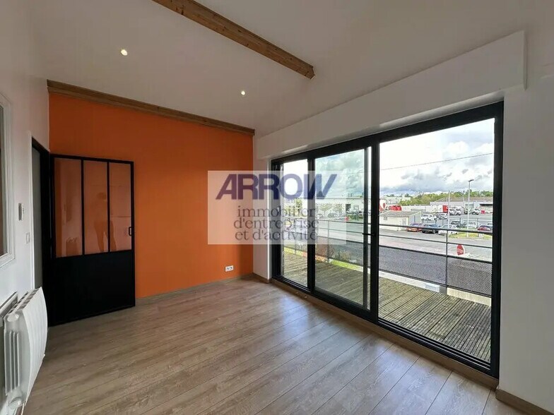 Office in Saint-Herblain for lease - Interior Photo - Image 3 of 6