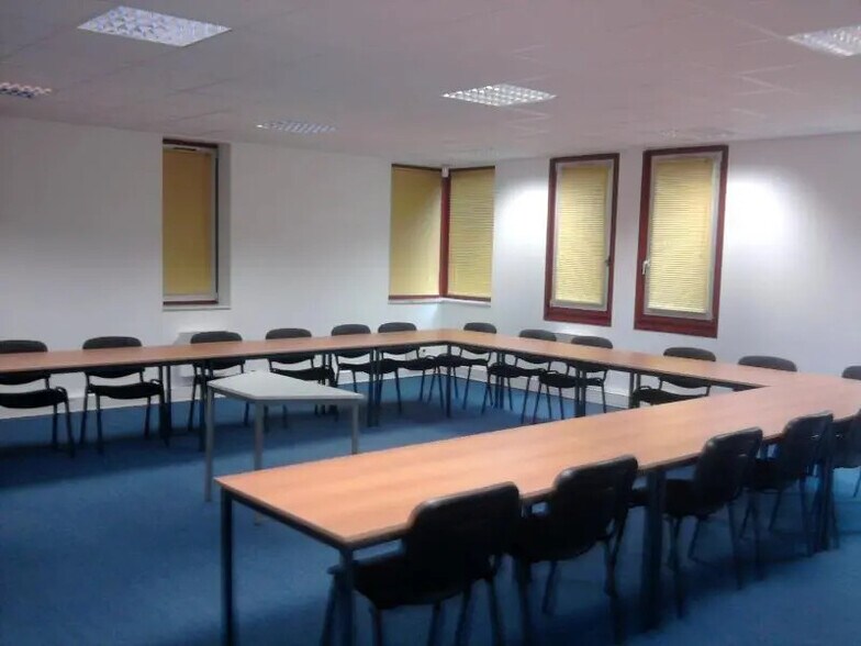 Office in Caen for lease - Building Photo - Image 3 of 5