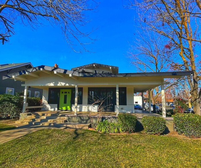 741 E Main St, Turlock, CA for lease - Building Photo - Image 1 of 30