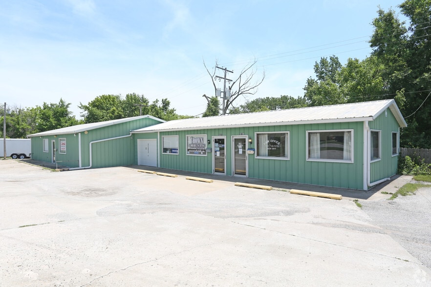 919-923 N Jesse James Rd, Excelsior Springs, MO for sale - Primary Photo - Image 1 of 1