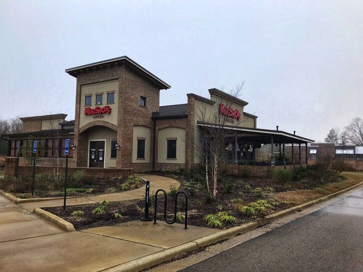 879 Lake Harbour Dr, Ridgeland, MS 39157