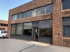 8474 Tyco Rd, Vienna VA - Bar