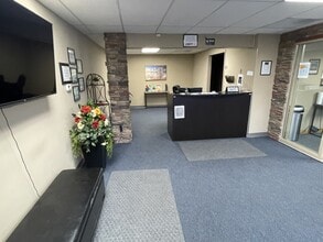 S S. 144th Industrial/ Flex space, Omaha, NE for lease Interior Photo- Image 2 of 9