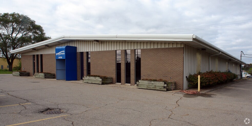 24705 Mound Rd, Warren, MI for sale - Primary Photo - Image 1 of 1