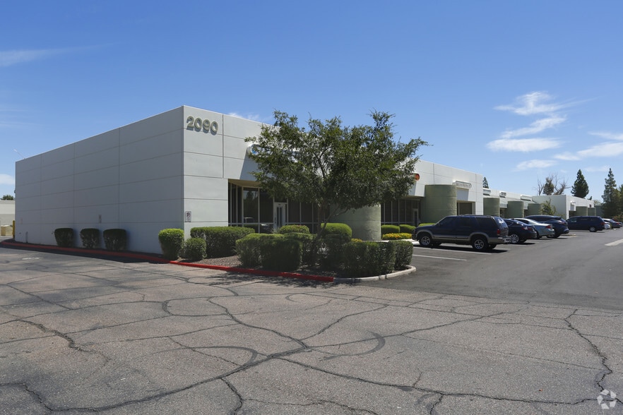 2090 E University Dr, Tempe, AZ for lease - Building Photo - Image 3 of 8
