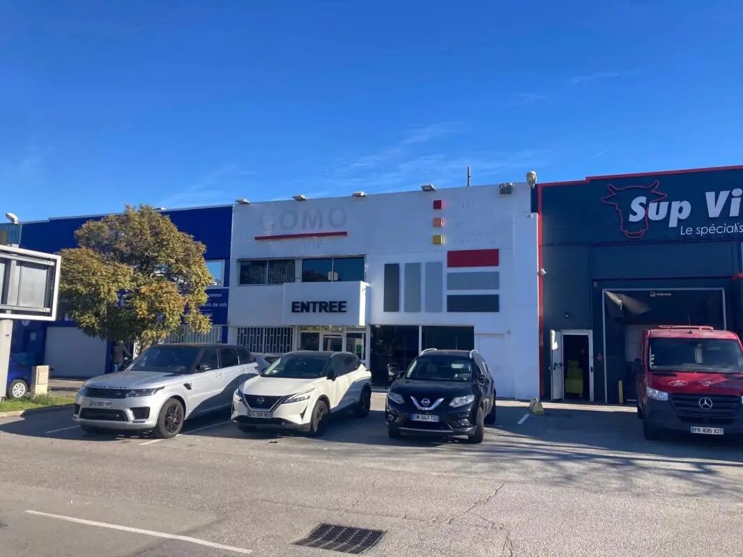 Retail in Mandelieu-la-Napoule for lease Building Photo- Image 1 of 10