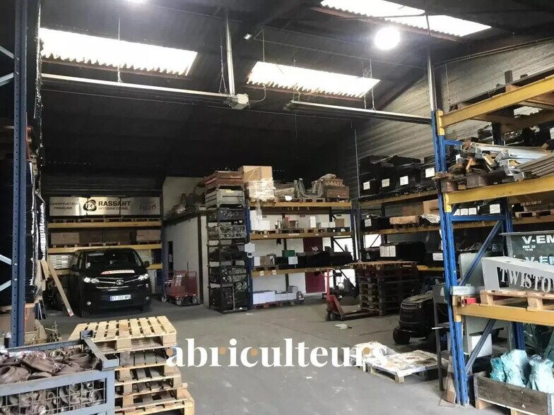 Flex in Bailleau-le-Pin for lease - Building Photo - Image 3 of 5