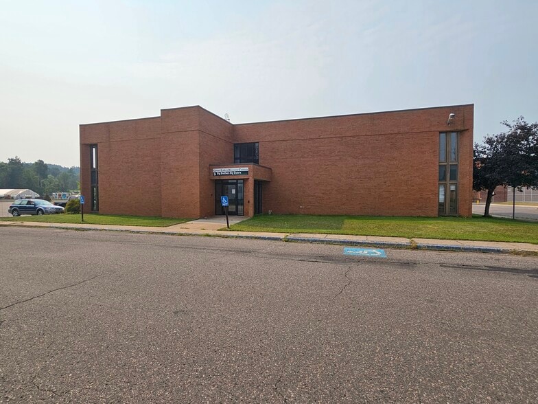 97 S 4th St, Ishpeming, MI for lease - Primary Photo - Image 1 of 89