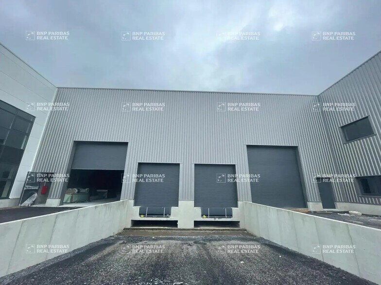 Office in Bondues for lease - Building Photo - Image 1 of 13