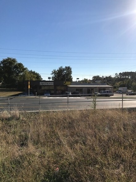 1503 NE Red Bud Rd, Calhoun, GA for sale - Primary Photo - Image 1 of 1