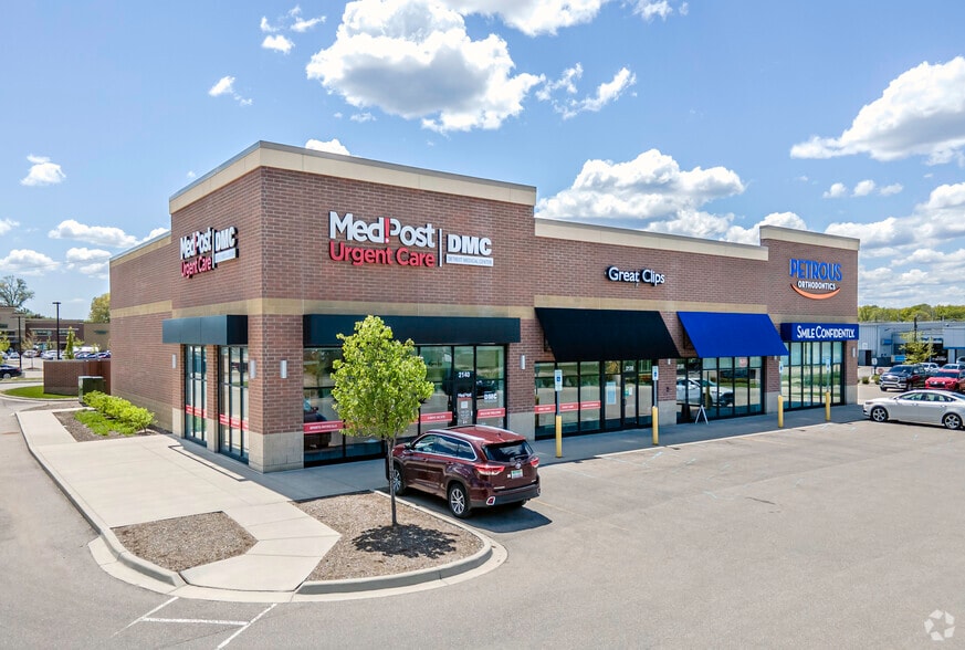 2140 E 12 Mile Rd, Royal Oak, MI for lease - Primary Photo - Image 1 of 4
