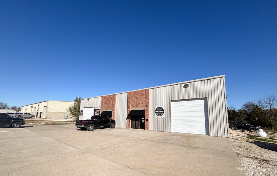 1532 N Commercial, Nixa, MO for lease - Building Photo - Image 1 of 7