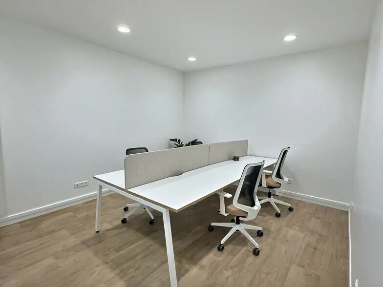 Office in Paris for lease - Interior Photo - Image 2 of 8