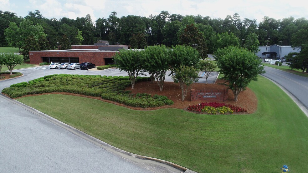 2131 Data Office Dr, Hoover, AL for lease - Building Photo - Image 1 of 4