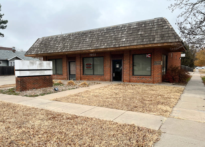 1902 W Douglas Ave, Wichita, KS 67203